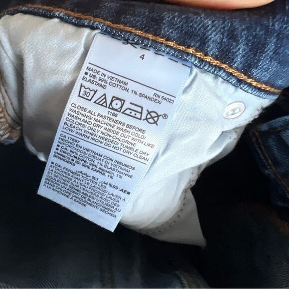 Old Navy Mid-Rise Boyfriend Crop Denim Jeans Raw Hem 4 - Picture 6 of 7